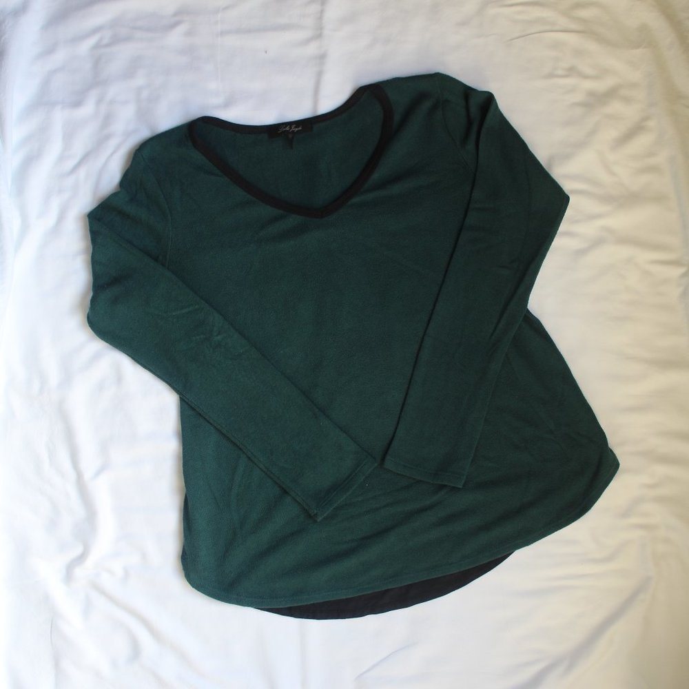 Long Sleeve vneck green shirt- Laila Jayde - Small